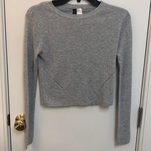 Tight cropped crew neck shirt
